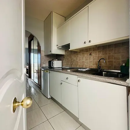 Ocean-View Studio With Pool Access *