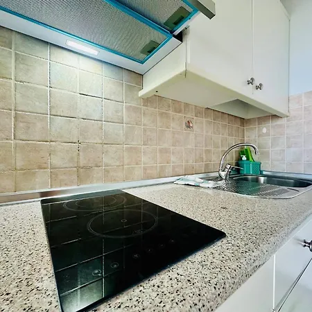 Ocean-View Studio With Pool Access Apartamento